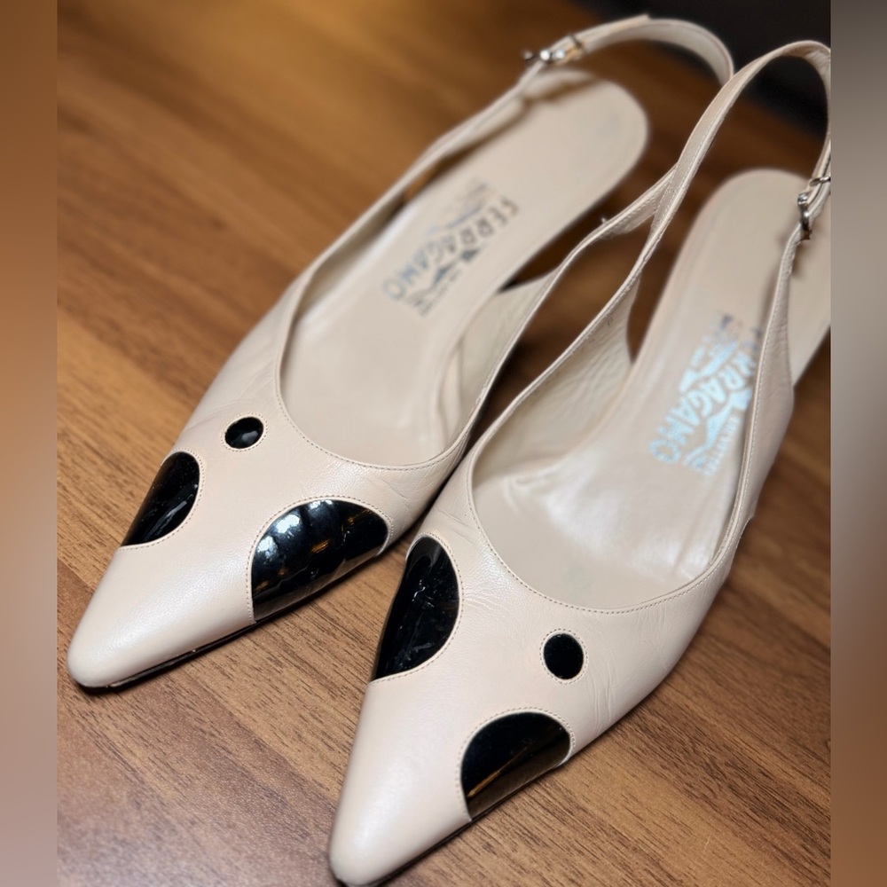 80s Salvatore Ferragamo Women’s Beige Leather Slingback Pumps with Black Accents